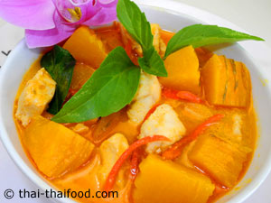 Thai Kürbis Curry mit Huhn