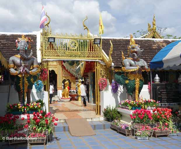 Eingang Wat Phra That Doi Kham