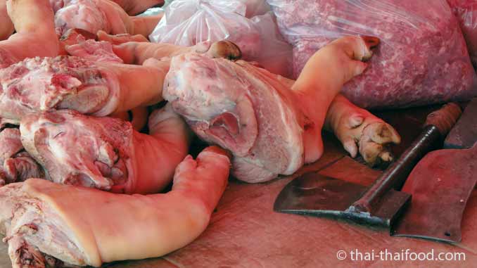 thailändische Schweinshaxe Straßenverkauf