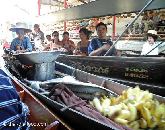 Thai Garküche auf dem Boot