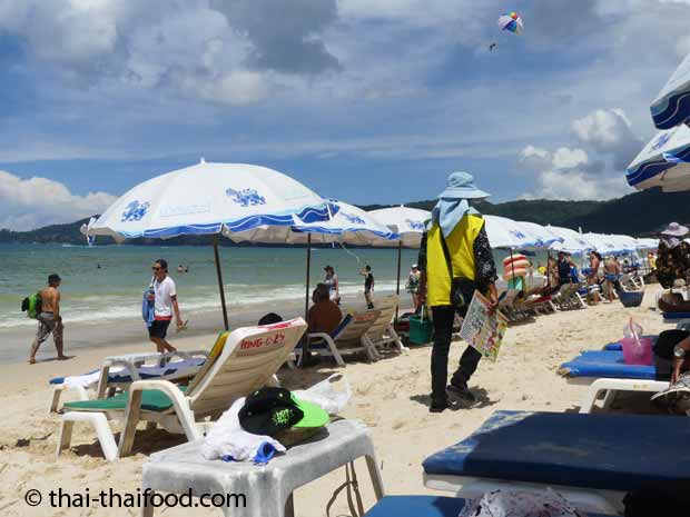 Strandverkäufer am Patong Beach