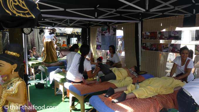 Thai Massage auf dem Thai Festival in Lachen