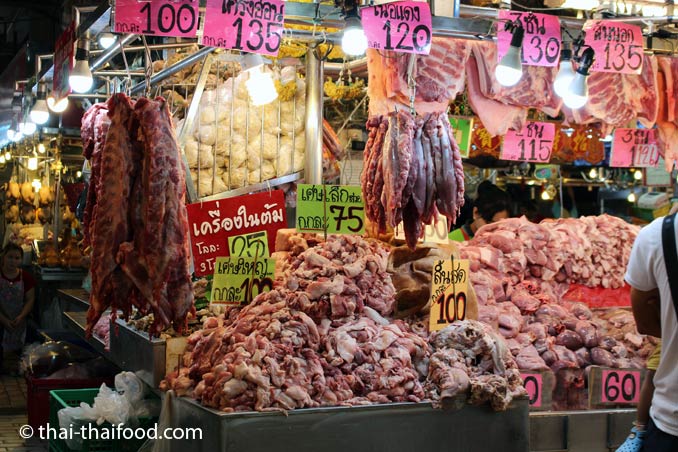 Schweinefleisch Verkaufsstand Talad Thai Markt