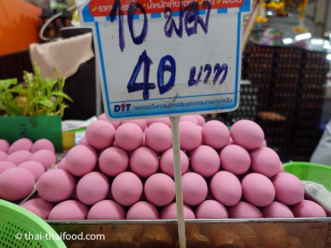 1000 jähriges Ei auf einem Thai Markt