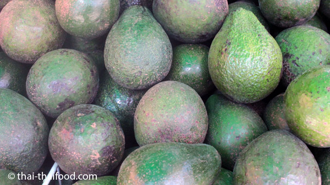 Avocado Verkauf auf einem thailändischen Markt